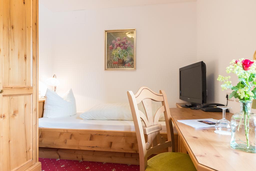Metzgerei Gasthof Oberhauser - Hotel Zur Post Эглинг Экстерьер фото